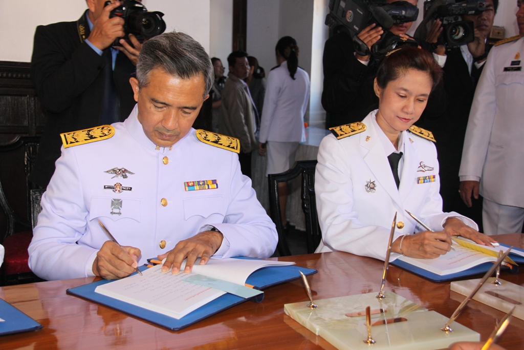 ข้าราชการกรมสอบสวนคดีพิเศษ เข้าร่วมลงนามถวายพระพรชัยมงคล เนื่องในวันเฉลิมพระชนมพรรษาสมเด็จพระนางเจ้าสิริกิติ์ บรมราชินีนาถ ณ พระบรมมหาราชวัง