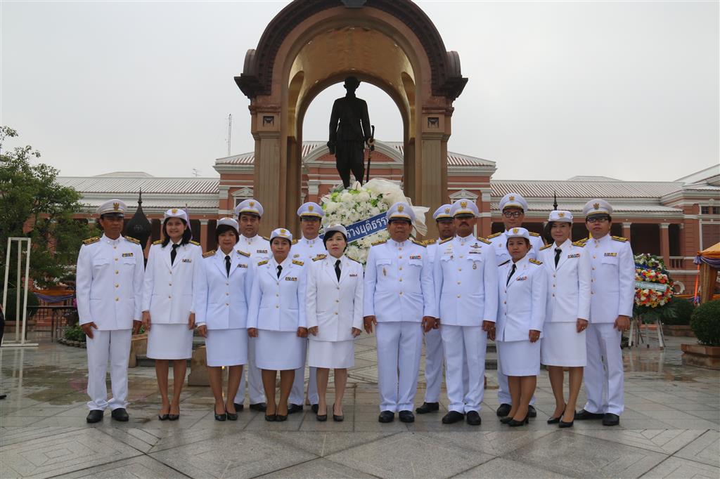 พิธีถวายราชสักการะพระบาทสมเด็จพระจอมเกล้าเจ้าอยู่หัว ณ พระบรมราชานุเสาวรีย์ หน้าพระราชวังสราญรมย์