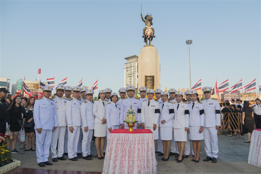 กรมสอบสวนคดีพิเศษ ผู้แทนกระทรวงยุติธรรม ร่วมวางพานพุ่มดอกไม้ถวายราชสักการะพระบรมราชานุสาวรีย์สมเด็จพระเจ้าตากสินมหาราช