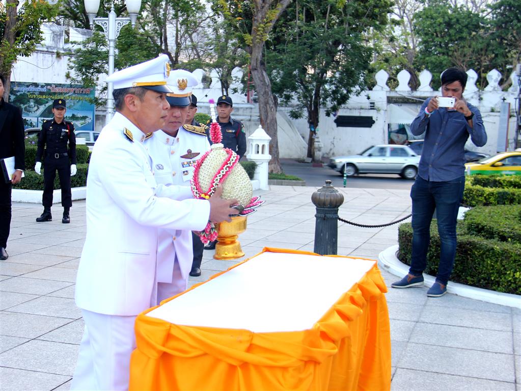 คณะข้าราชการ ดีเอสไอ เป็นผู้แทนกระทรวงยุติธรรม ร่วมพิธีวางพานประดับพุ่มดอกไม้ถวายสักการะรัชกาลที่3