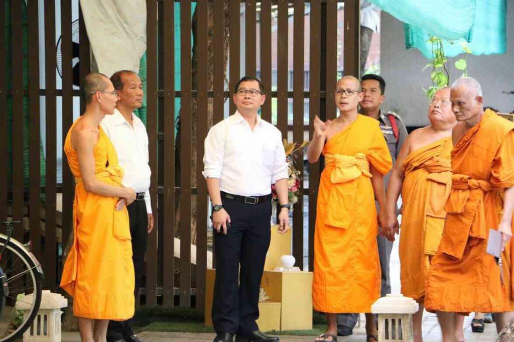 เจ้าหน้าที่ดีเอสไอ ยังคงปฏิบัติหน้าที่ ณ วัดพระธรรมกาย