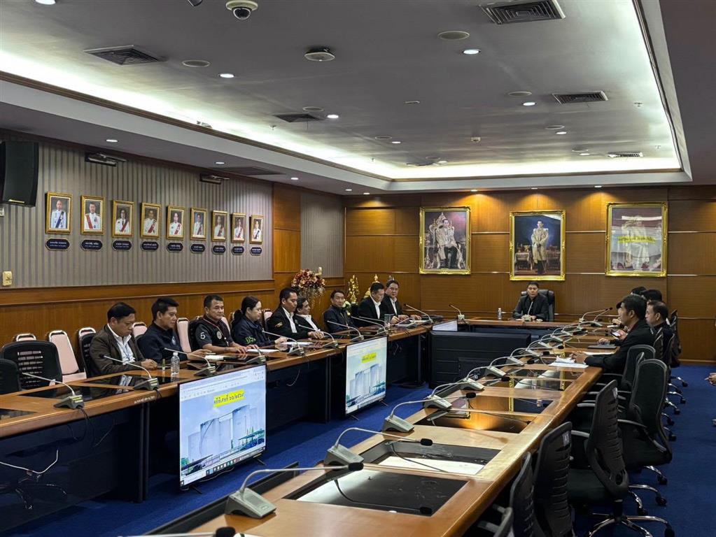 อธิบดี DSI ประชุมติดตามความคืบหน้าการสืบสวนและคดีพิเศษเกี่ยวกับการกักตุนน้ำมัน ล่าสุดรับ 8 คดีพิเศษ  2 สำนวนสืบสวน แจ้งข้อหาเพิ่ม 1 คดี อีก 6 คดี ออกหมายเรียกนัดรับทราบข้อกล่าวหาแล้ว พร้อมเปิดโอกาสให้นำพยานหลักฐาน ชี้แจงก่อนมีความเห็นทางคดี