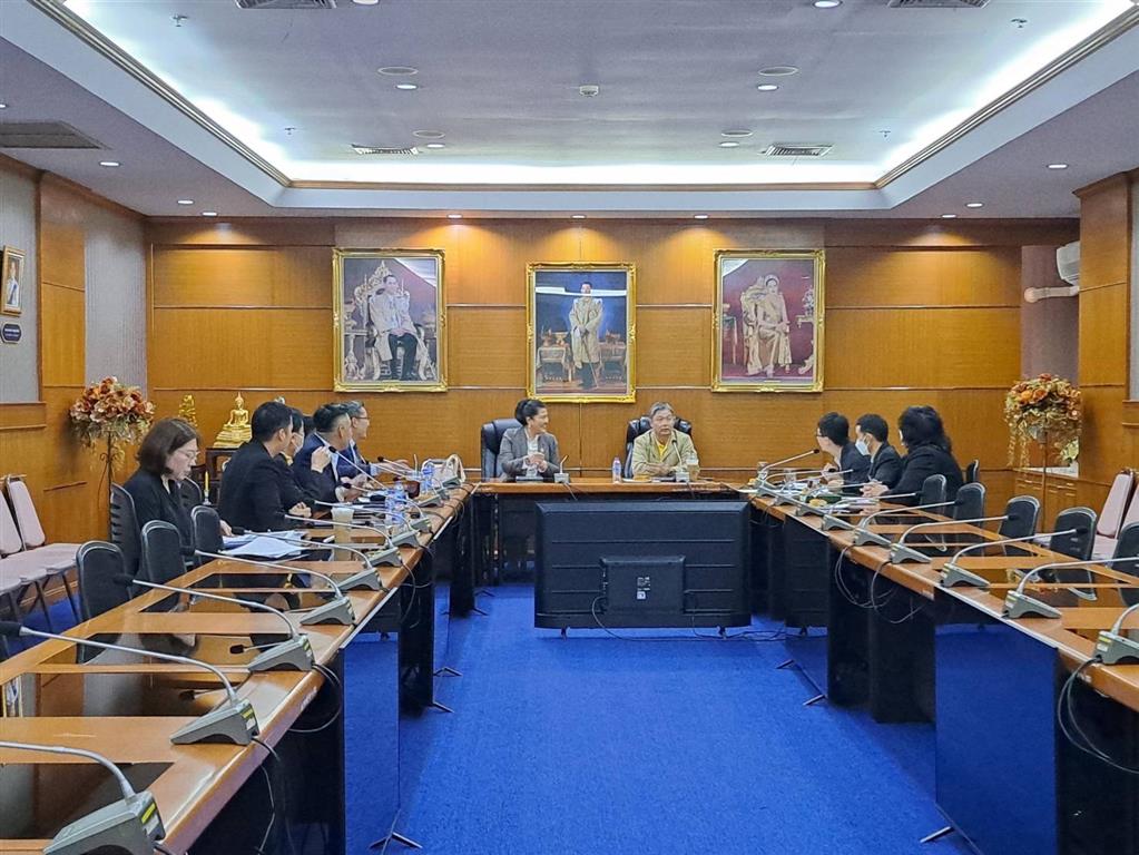 The DSI (Department of Special Investigation) and the Institute of Asian Studies at Chulalongkorn University had a meeting to discuss strategies for cracking down on illegal SIM card distribution and dismantling cybercrime gangs