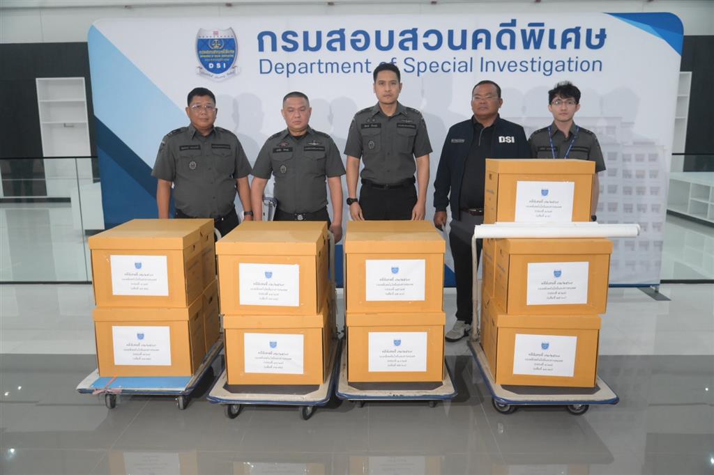 DSI ส่งสำนวนคดีเครือข่ายโบรกเกอร์หลอกลงทุนเทรดสินทรัพย์ 102 แฟ้ม 40,348 แผ่น พร้อมผู้ต้องหา 34 ราย ให้อัยการดำเนินคดี ความเสียหาย 17,000 ล้านบาท    