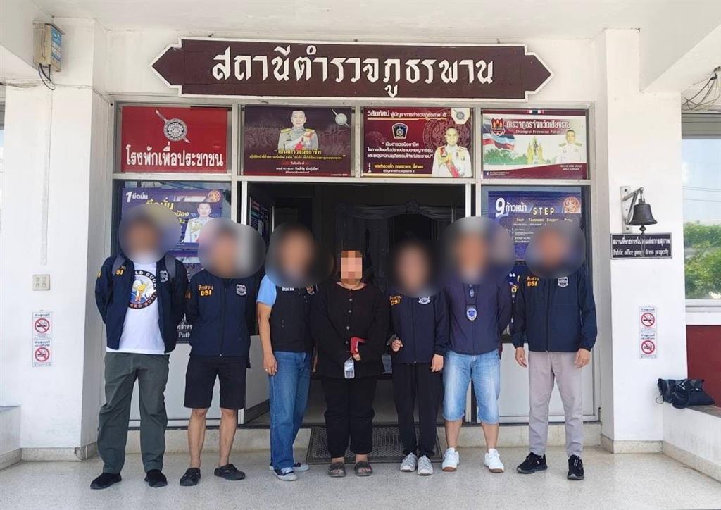 DSI รวบแม่ค้าลูกชิ้นทอดรับจ๊อบเสริมเป็นบัญชีม้าให้แก๊งใบขับขี่ปลอมออนไลน์