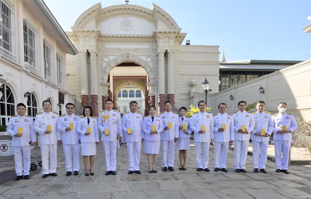 กรมสอบสวนคดีพิเศษ กระทรวงยุติธรรม ร่วมถวายแจกันดอกไม้ และลงนามถวายพระพร เนื่องในโอกาสวันขึ้นปีใหม่ พุทธศักราช 2567