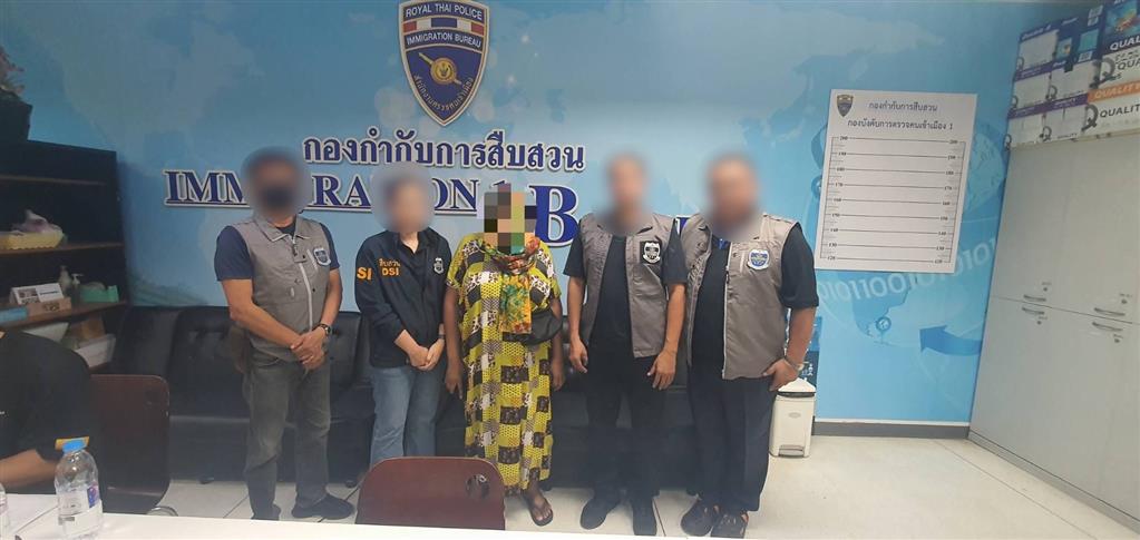 DSI ร่วม ตม.1 จับแม่เล้าหลอกชาวแทนซาเนียด้วยกันค้ากามอ้างไสยศาสตร์มนต์ดำ