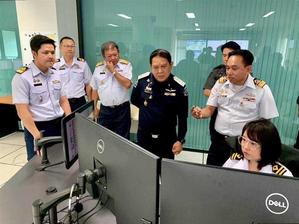 รมว.ยุติธรรม ร่วมกับ รอง ผบ.ตร. - DSI ลงพื้นที่จังหวัดชลบุรี ติดตามการดำเนินงานของสำนักงานควบคุมการจราจรและความปลอดภัยทางทะเล ตรวจเส้นทางการขนส่งเรือน้ำมัน พบจับกุมเรือน้ำมันเถื่อนในห้วงเดือนมีนาคมนี้ กว่า 300,000 ลิตร ลงพื้นที่ระยองตรวจโรงกลั่นไออาร์พีซีต่อ !!