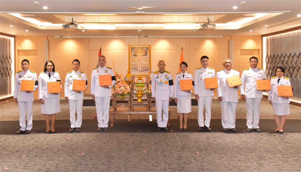 DSI พร้อมด้วยผู้บริหารกระทรวงยุติธรรม เข้ารับของที่ระลึกโครงการกำลังใจในพระดำริพระเจ้าหลานเธอ เจ้าฟ้าพัชรกิติยาภาฯ