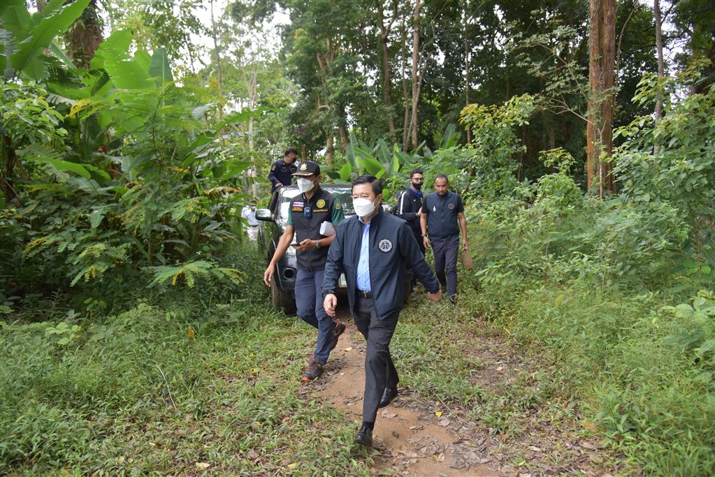 DSI Director-General inspects Bang Khanun Forest National Reserved Forest allowed to utilize by Thalang Technical College (special case no. 59/2564)