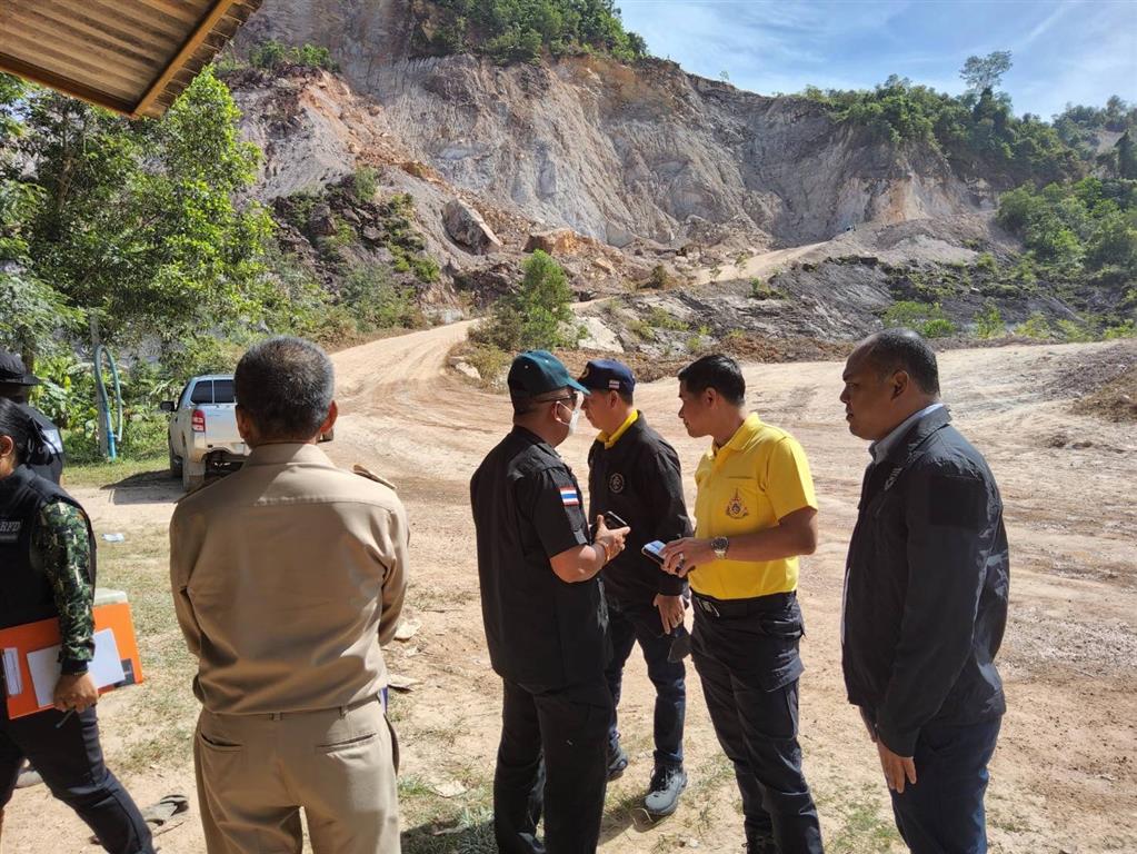 Southern Border Provinces Operations Center, DSI, joined forces with Anti-Corruption in Public Sector Area 9 Office and relevant agencies to inspect encroachment and destruction of lands and natural resources in areas of Songkhla Province
